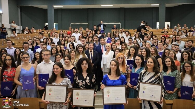 Stipendije Dositeja dobio 141 student kragujevačkog Univerziteta 1