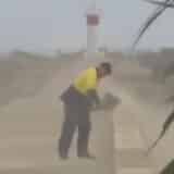 "Ovako izgleda kad si plaćen po satu": Snimak komunalnog radnika podigao prašinu na društvenim mrežama (VIDEO) 3