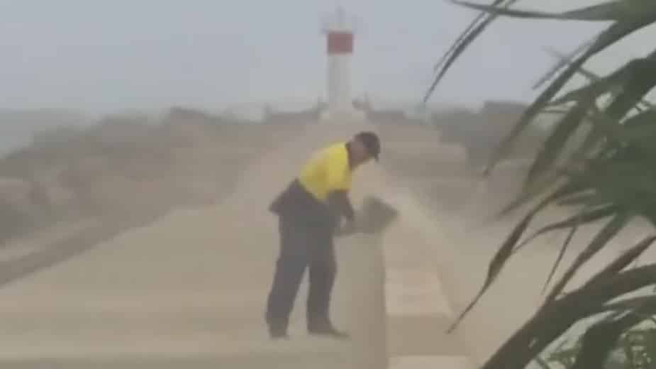"Ovako izgleda kad si plaćen po satu": Snimak komunalnog radnika podigao prašinu na društvenim mrežama (VIDEO) 1
