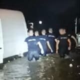 Policija spasavala i evakusala građane tokom nevremena u Beogadu (VIDEO) 10