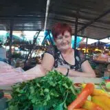 "Pre će nas ubiti naslovi u novinama nego ovo sunce, pile moje": Pančevačka pijaca na 37 Celzijusa u hladu 2