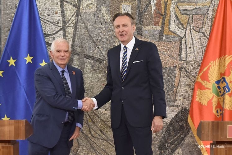 Kad se Krivokapić vozi vojnim helikopterom do Žabljaka i Agencija žmuri 1