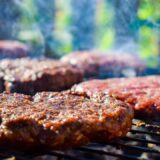 Pljeskavice mogu da budu opasne: Bakterije koje izazivaju trovanje brže se razvijaju na ovim vrućinama 9