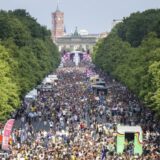 Oko 150.000 ljudi na Paradi ponosa u Berlinu 12