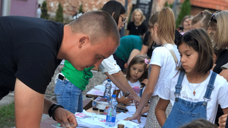 Leskovčani obeležili Dan nauke eksperimentima, vajanjem, oslikavanjem lica i izradom figura 1