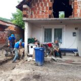 Grad Niš dograđuje kuću porodice zlostavljane devojčice, Igor Jurić ih zove u Vojvodinu ako ne budu zadovoljni 10