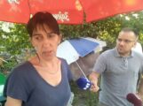 foto, pozar kod gradjevinske skole, protest u satorima, sanja todorovic, z. miladinovic Šatori na zgarišu u znak protesta: Devet niških porodica poziva grad da ih stambeno zbrine nakon što su u požaru ostali bez domova 4