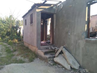 foto, pozar kod gradjevinske skole, rusevina, z. miladinovic Šatori na zgarišu u znak protesta: Devet niških porodica poziva grad da ih stambeno zbrine nakon što su u požaru ostali bez domova 11