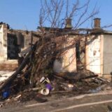 Protest u Nišu: Porodice koje su u požaru izgubile dom sutra postavljaju šatore na zgarištu, uskoro možda i pred Vučićevim kabinetom 7