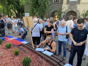 Održan treći protest protiv migranata u Subotici: „Građani se ne osećaju sigurno, država ne rešava problem“ 6 Održan treći protest protiv migranata u Subotici: „Građani se ne osećaju sigurno, država ne rešava problem“ 6