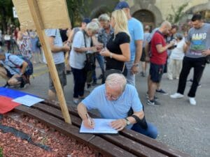 Održan treći protest protiv migranata u Subotici: „Građani se ne osećaju sigurno, država ne rešava problem“ 5 Održan treći protest protiv migranata u Subotici: „Građani se ne osećaju sigurno, država ne rešava problem“ 5