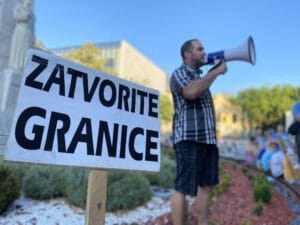 Održan treći protest protiv migranata u Subotici: „Građani se ne osećaju sigurno, država ne rešava problem“ 4 Održan treći protest protiv migranata u Subotici: „Građani se ne osećaju sigurno, država ne rešava problem“ 4