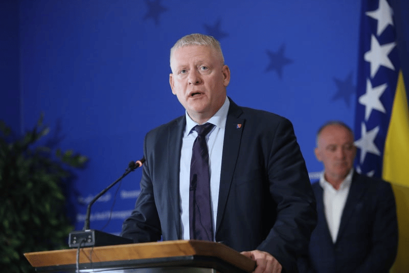 Begić: Problem je što ambasador SAD u BiH Majkl Marfi zove novinare, ucenjuje ih i pritiska ih oko načina izveštavanja 1