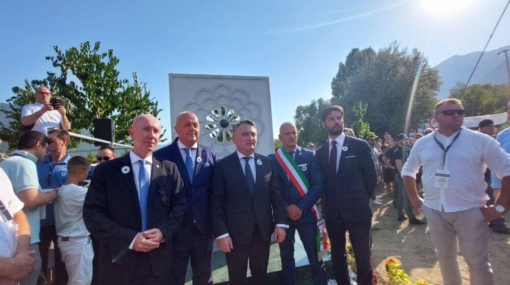 Komšić i Dunović otkrili spomen-obeležje Cvet Srebrenice u Italiji 1