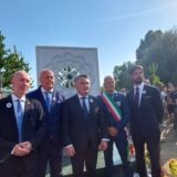 Komšić i Dunović otkrili spomen-obeležje Cvet Srebrenice u Italiji 2