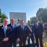 Komšić i Dunović otkrili spomen-obeležje Cvet Srebrenice u Italiji 14