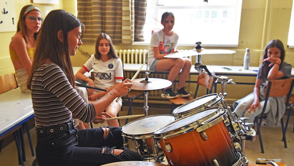 Konstrakta prenosi svoja iskustva malim rokerkama 1