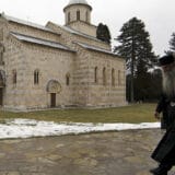 Visoki Dečani: Srbi žive pod diskriminatornom vlašću kosovskih Albanaca 6