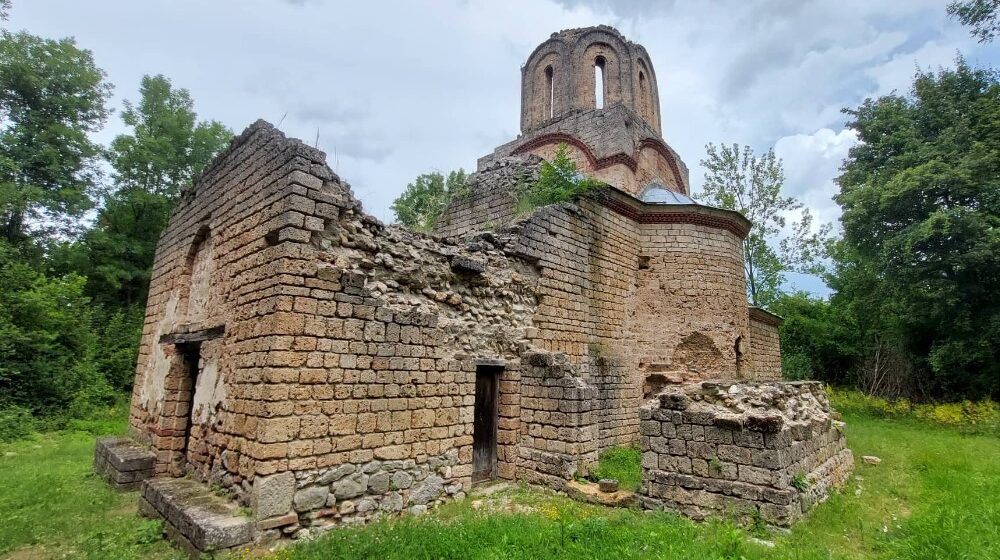 Mnogi Zaječarci nisu čuli za manastir Lapušnja, pustu svetinju koja se krije u šumarku 1