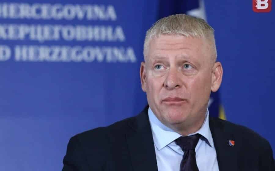 Begić poručio Šmitu: Nećemo mirno gledati dok nas pretvarate u roblje naslednika politika genocida 1