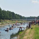 Na raftingu na Nišavi u Pirotu na gumama se spustilo oko 400 ljudi 5