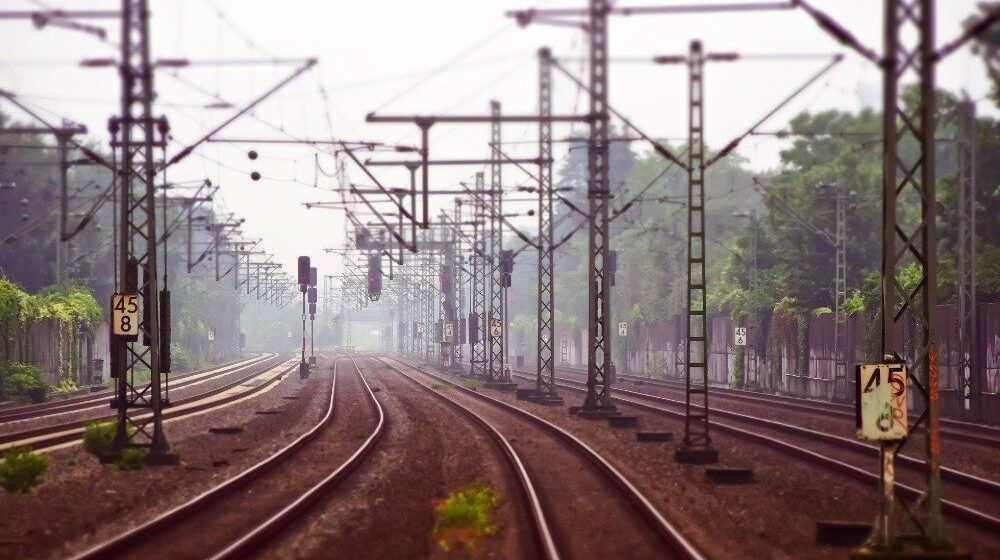 Infrastruktura železnice Srbije: Kontaktna mreža iznad pruge Subotica-Horgoš pod visokim naponom 1
