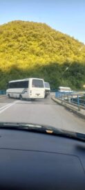 Posle sirena za uzbunu na severu Kosova usledile blokade puteva, Brnjak i Jarinje zatvoreni (VIDEO, FOTO) 3