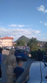 Posle sirena za uzbunu na severu Kosova usledile blokade puteva, Brnjak i Jarinje zatvoreni (VIDEO, FOTO) 2