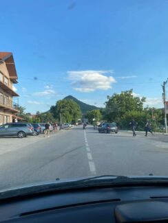 Posle sirena za uzbunu na severu Kosova usledile blokade puteva, Brnjak i Jarinje zatvoreni (VIDEO, FOTO) 6