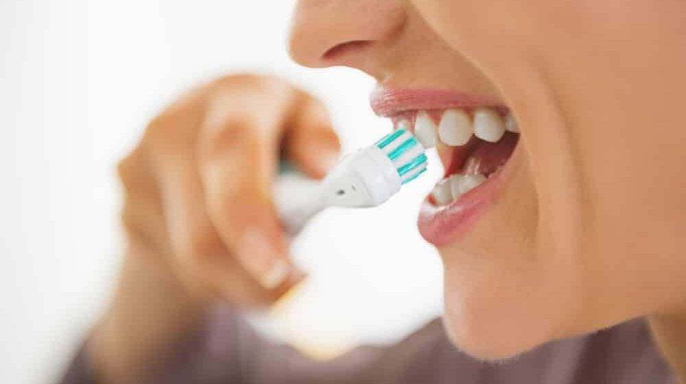 Pet prirodnih načina da izbelite zube kod kuće 1