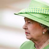 Zašto kraljica Elizabeta Druga uvek nosi bisernu ogrlicu? 1