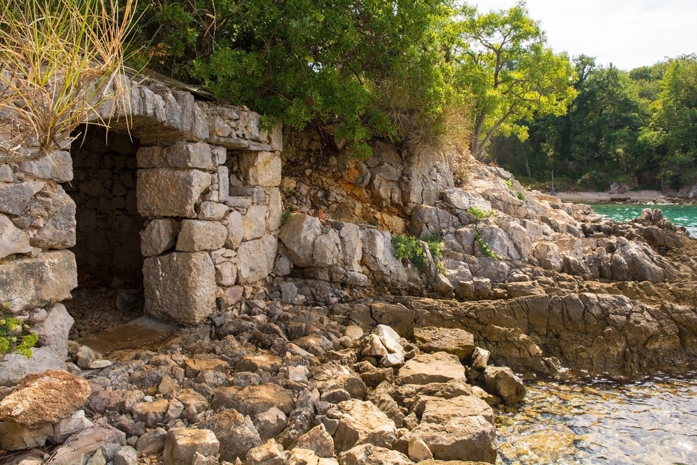 U mestu žive samo mama, tata, sin i fratar, a leti na svakog stigne šest autobusa turista dnevno 3 U mestu žive samo mama, tata, sin i fratar, a leti na svakog stigne šest autobusa turista dnevno 3