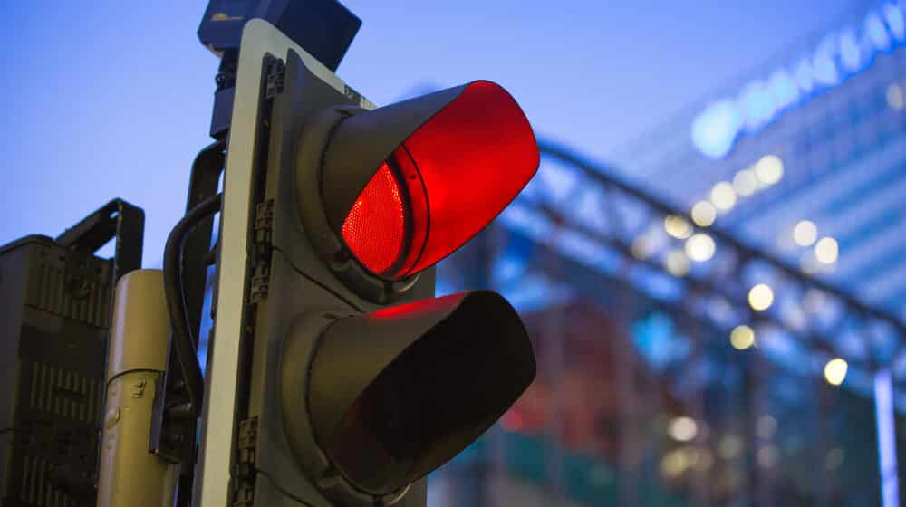Poređenje saobraćajnih kazni u regionu: Koliko ćete platiti ako prođete kroz crveno? 1