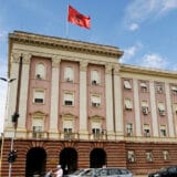 Skupština Albanije usvojila rezoluciju koja odbacuje optužbe za trgovinu organima tokom rata na Kosovu 10