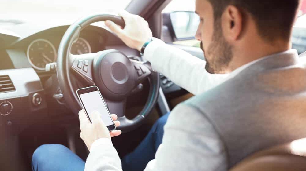 Poređenje saobraćajnih kazni u regionu: Ako pričate mobilnim telefonom dok vozite, platićete ovolike kazne 1