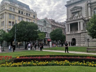 viber_image_2022-07-11_18-37-49-049 Kod Predsedništva upaljene sveće za žrtve genocida u Srebrenici 2