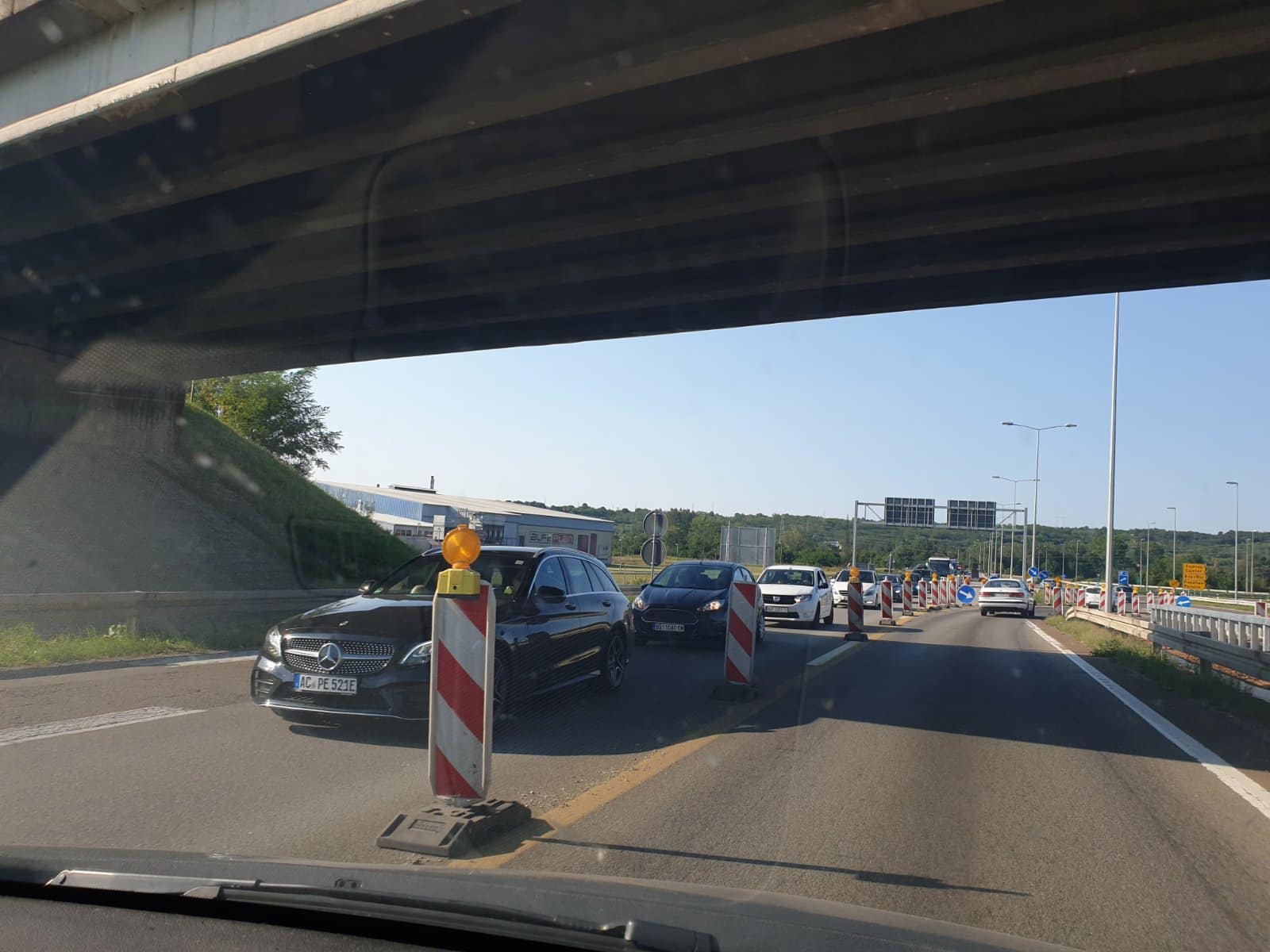 Reporter Danasa na autoputu: Kolona duga više kilometara u smeru ka Makedoniji, najveći zastoj na relaciji Ražanj-Paraćin 2