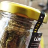 Šta piše na deklaraciji cveta sušene konoplje koji se prodaje na trafikama u Srbiji: Građani ga koriste u pogrešne svrhe 1