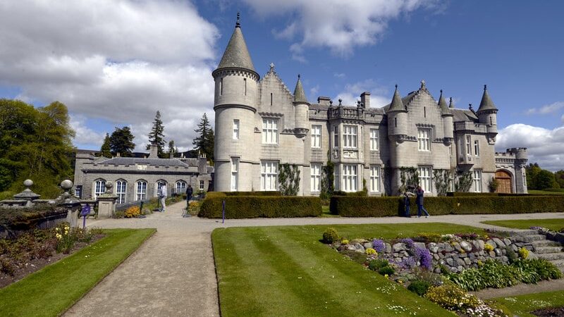 Koliko vredi imovina britanske kraljevske porodice, a koliko je posedovala samo kraljica Elizabeta? 1