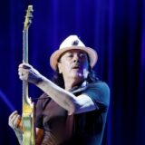 Legendarni američki gitarista Karlos Santana kolabirao na sceni 1