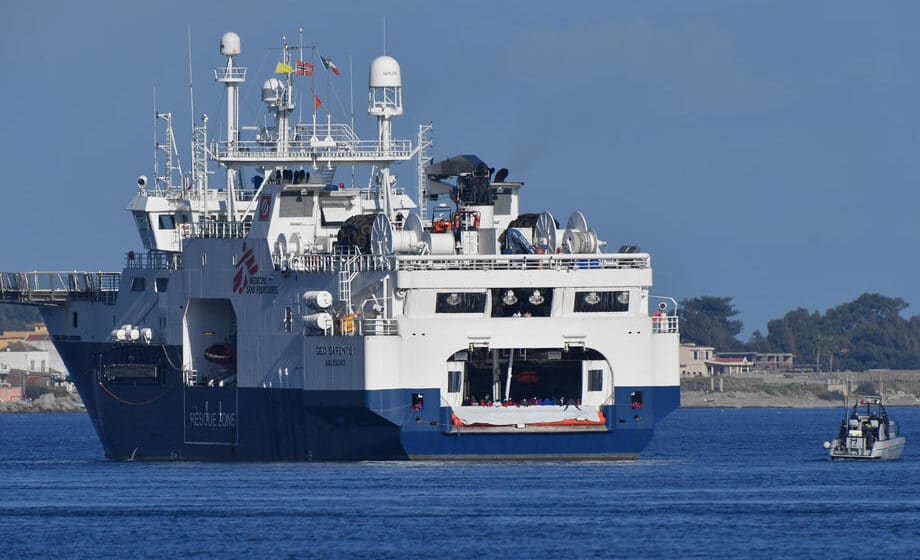 Italijanska obalska straža spasila 674 migranta evropske humanitarne organizacije još 500 1