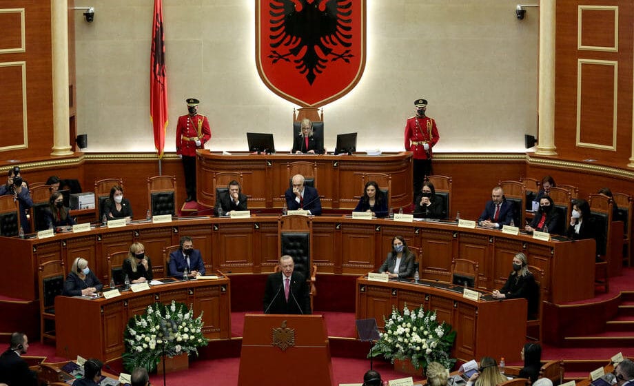 Skupština Albanije usvojila Rezoluciju o Srebrenici 1