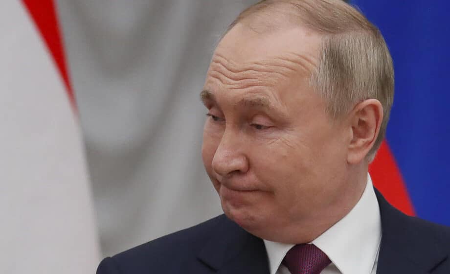 Putinov strah od kovida Ruse koštao 55 miliona dolara: Koje epidemiološke mere moraju da poštuju oni koji su u kontaktu sa predsednikom Rusije? 1