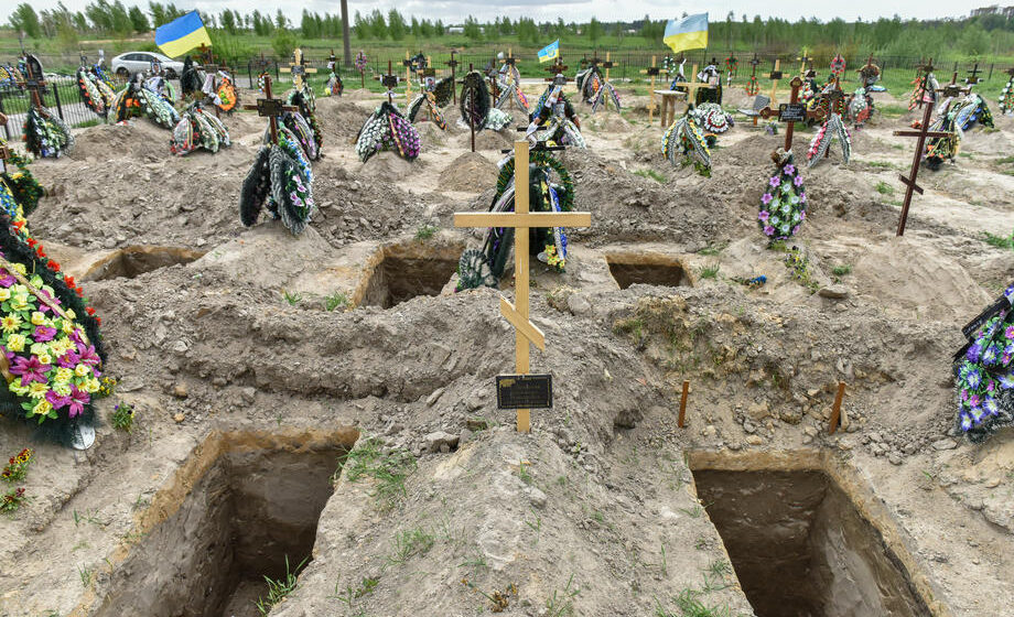 "Sablasna tišina i neočekivano prijateljstvo": Kako izgleda svakodnevnica trojice kopača grobova u Ukrajinskom gradu Buči 1