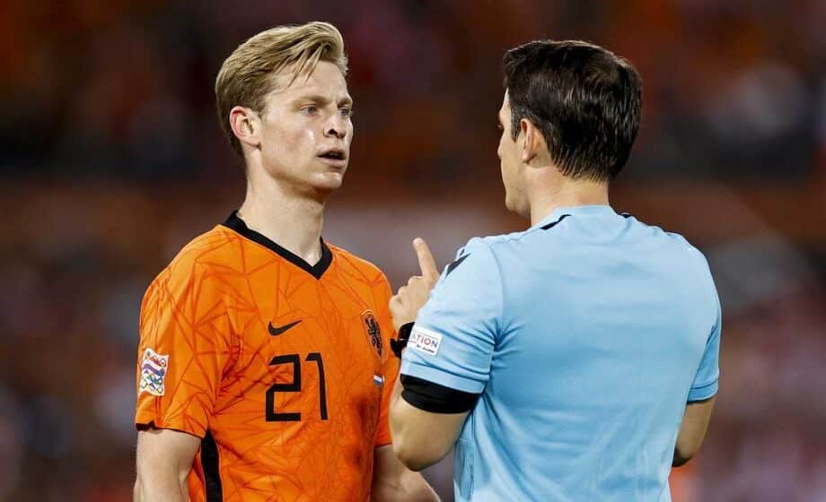 Barselona pritiska De Jonga da potpiše za Junajted 1