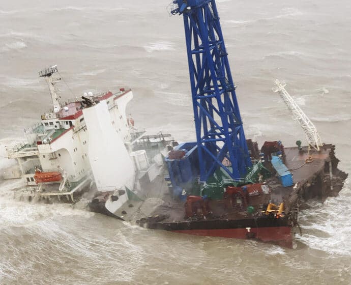 Potonuo teretni brod tokom oluje u vodama kod Hong Konga, desetine ljudi nestalo 1