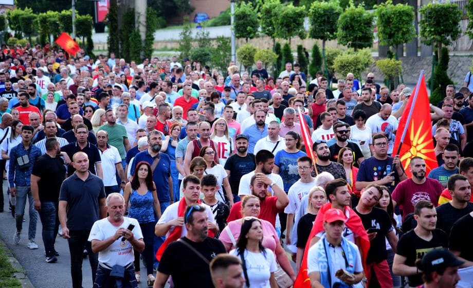 Na protestima u Skoplju sinoć povređena još tri policajca i privedeno pet osoba 1
