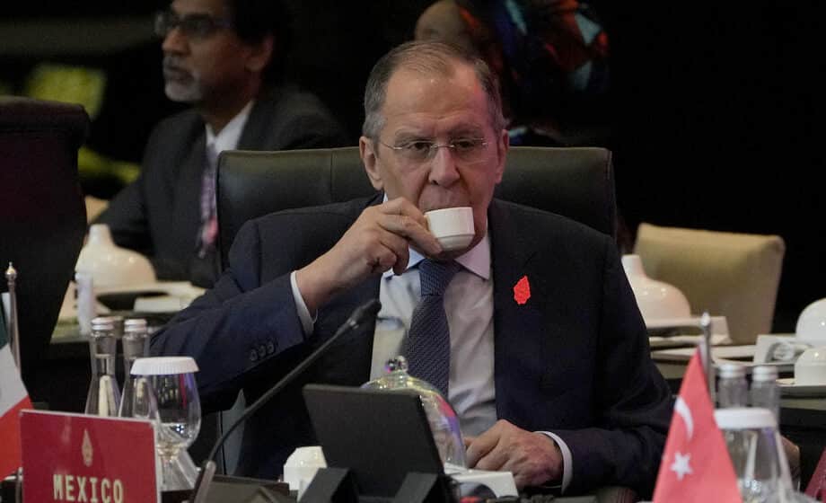 Lavrov ismejan na konferenciji u Nju Delhiju 1