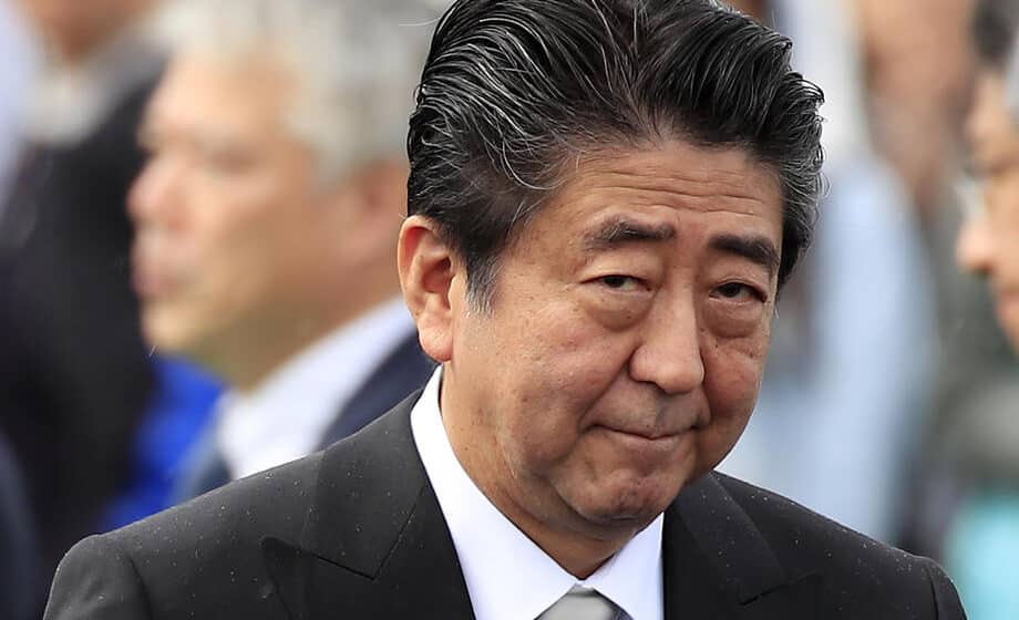 Najmlađi premijer Japana, obeležen skandalima, dobio i orden od Vučića: Ko je bio Šinzo Abe, na koga je pucano dok je držao govor na mitingu 1