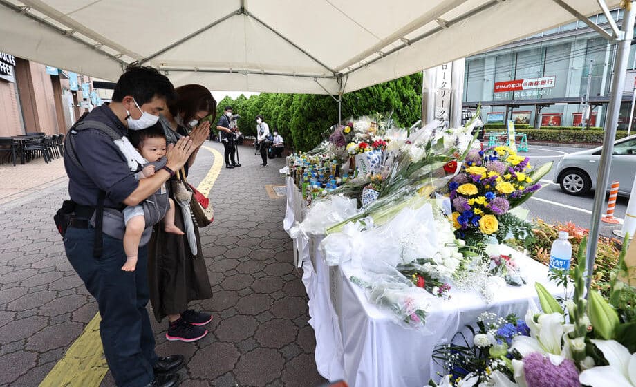 Policija: Napadač ubio Abea, smatrajući da je promovisao versku grupaciju koja je navodno dovela njegovu majku do bankrota 1